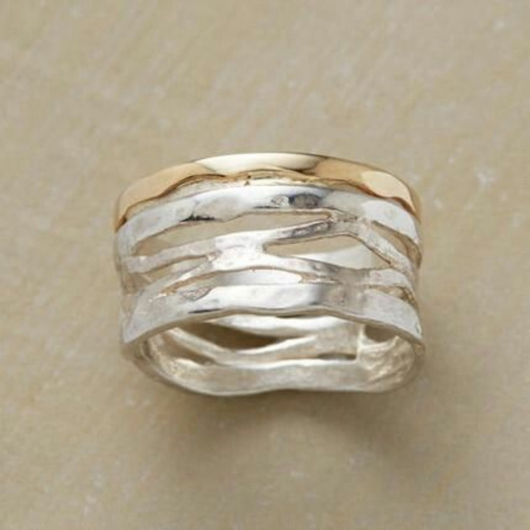 Bølgebundt | Bred ring i sølvfarve med bølgede tråde – Visning 01