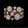 Klarklynge | Bred ring i rosaguldfarve med klare sten – Visning 01