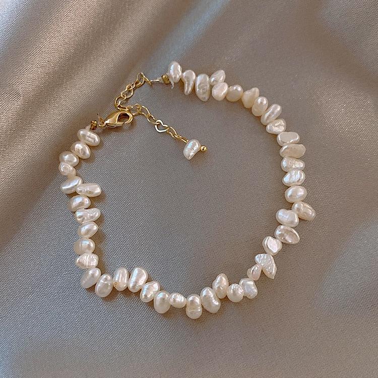 Céline | Armbånd med små uregelmæssige hvide detaljer – Visning 03