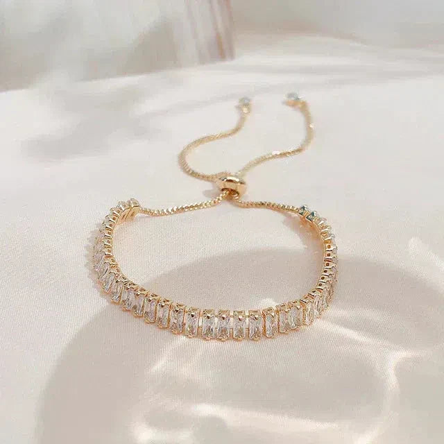 Krystalrække | Justerbart armbånd med klare sten – Visning 01