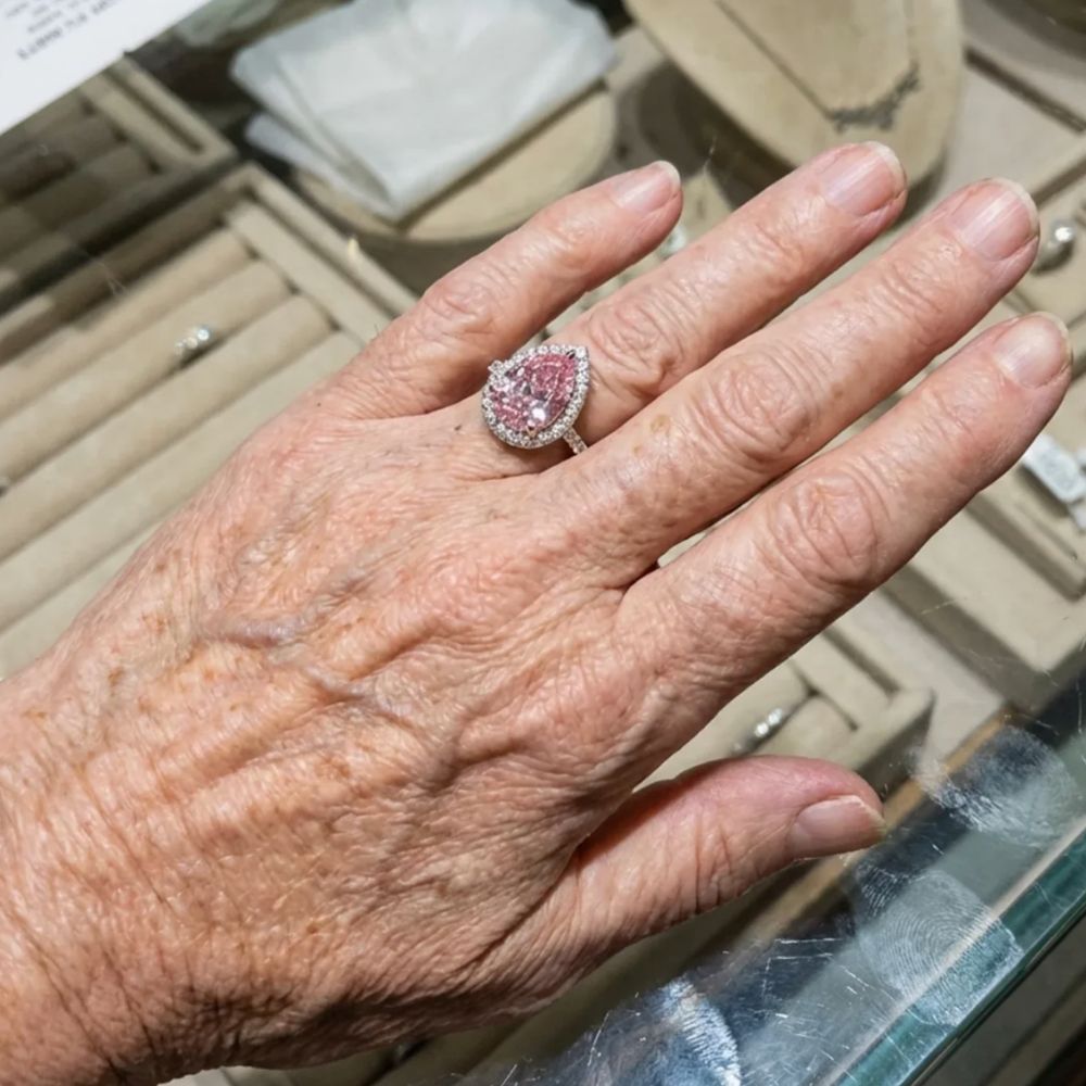 Dråbeblush | Ring i sølvfarve med lyserød dråbesten – Visning 01