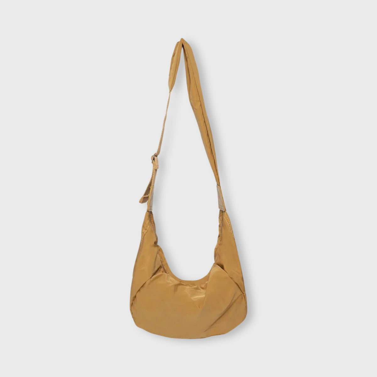 Karry Baggy nylon crossbody set fra siden