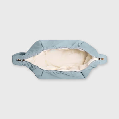 Lyseblå Baggy nylon crossbody detaljebillede