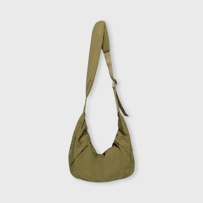 Oliven Baggy nylon crossbody set fra siden