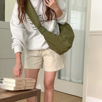 Oliven Baggy nylon crossbody detaljebillede
