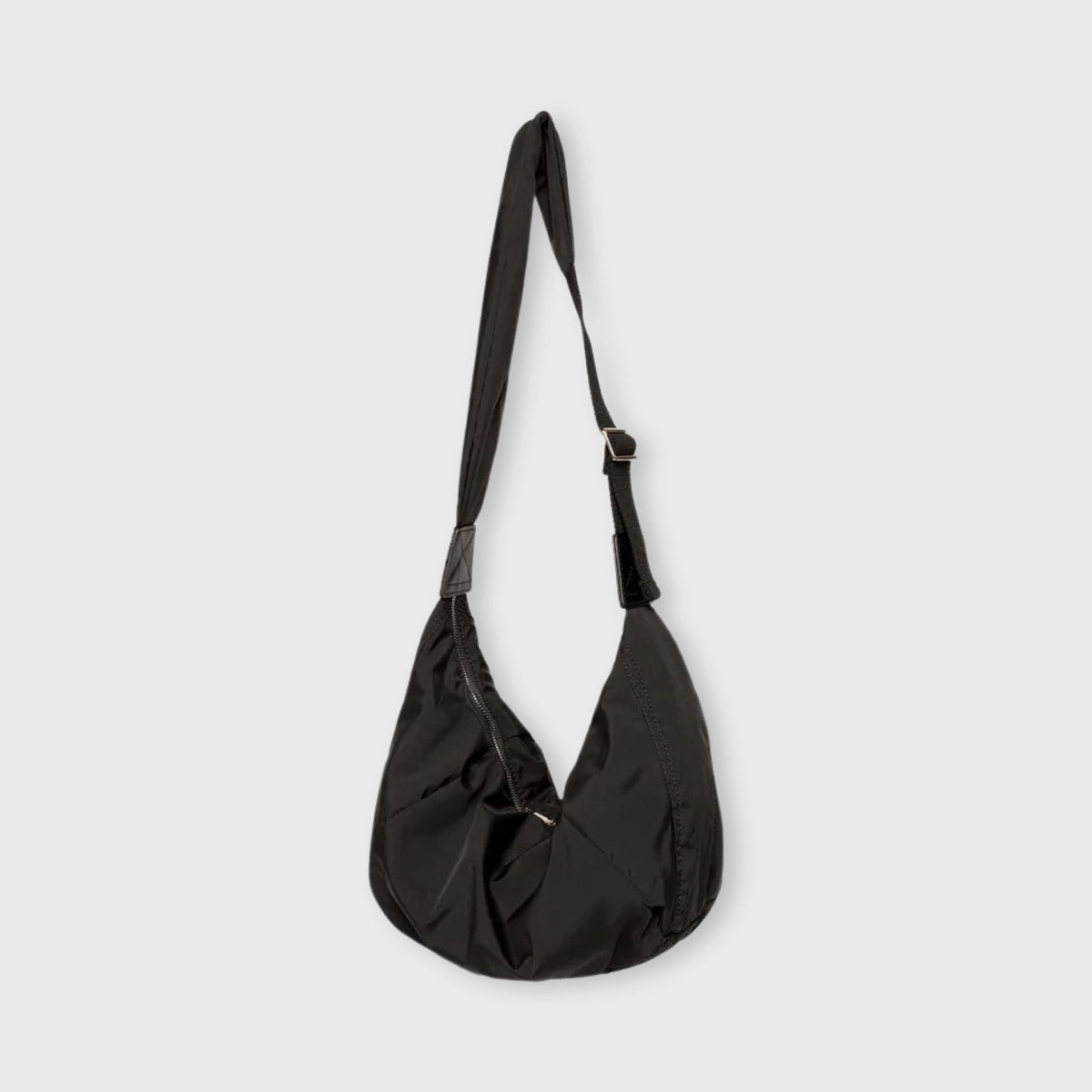 Sort Baggy nylon crossbody set forfra
