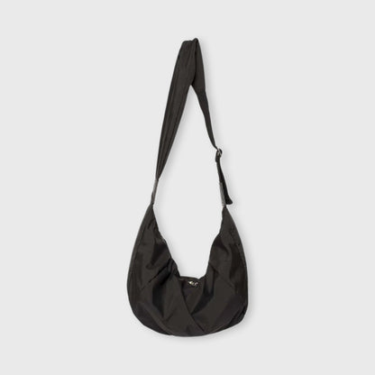 Sort Baggy nylon crossbody set skråt forfra