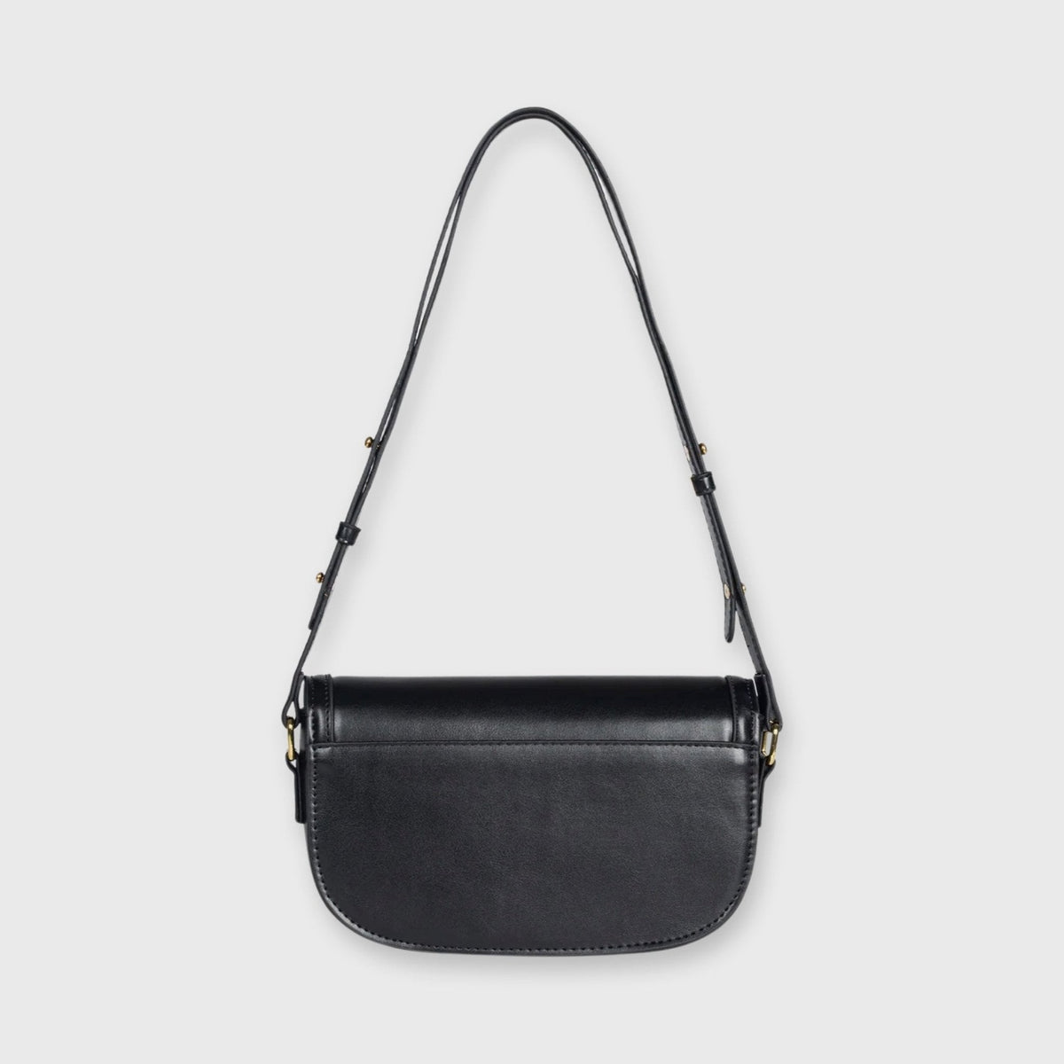 Sort Bella mini skuldertaske set skråt forfra