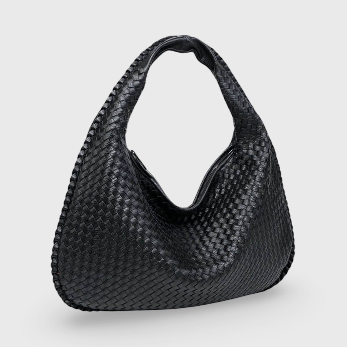 Sort Oversize vævet skuldertaske set forfra