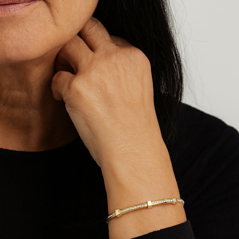Solglans | Guldfarvet armring med små sten – Visning 02