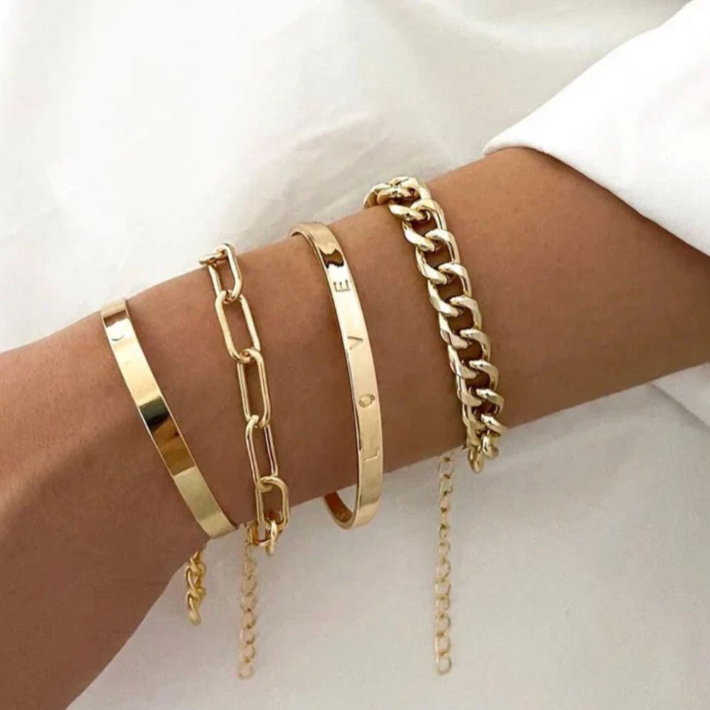 Elan | Sæt med fire guldfarvede armbånd og armringe – Visning 01