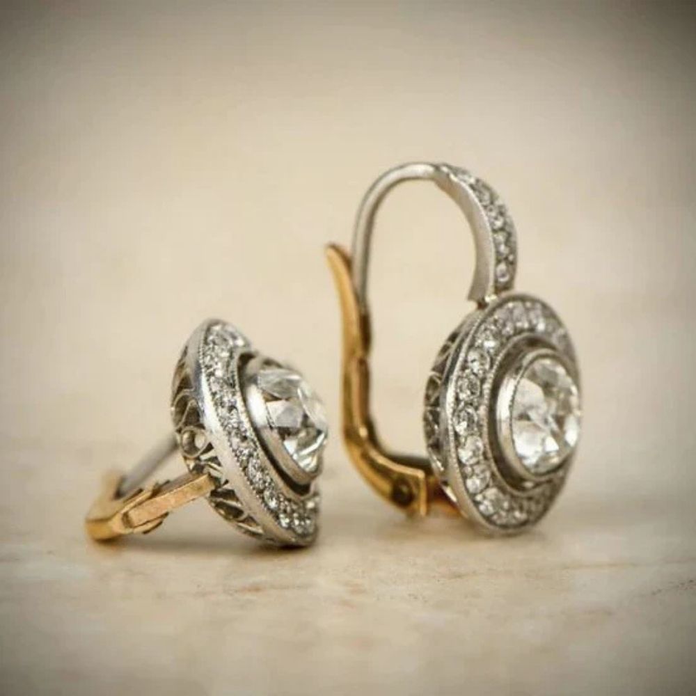 Tvetone Ring | Guldfarvet creol med klare sten – Visning 01