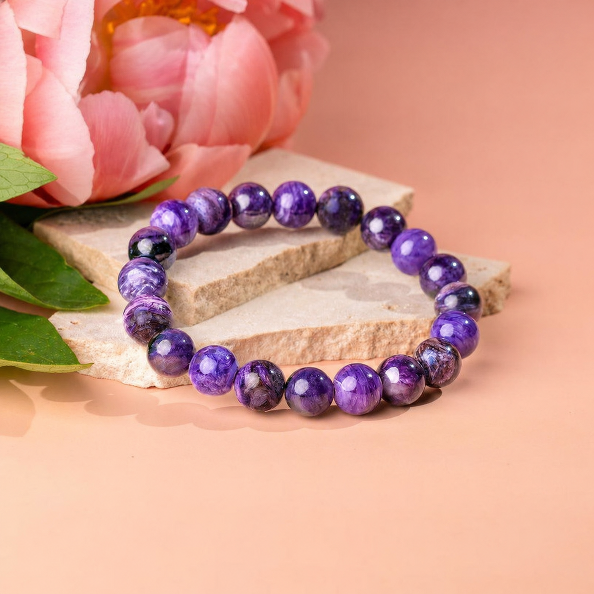 Urokkelig Intuition – Charoit-armbånd | 10 mm – billede 1