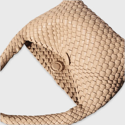 Sand Woven skuldertaske set skråt forfra